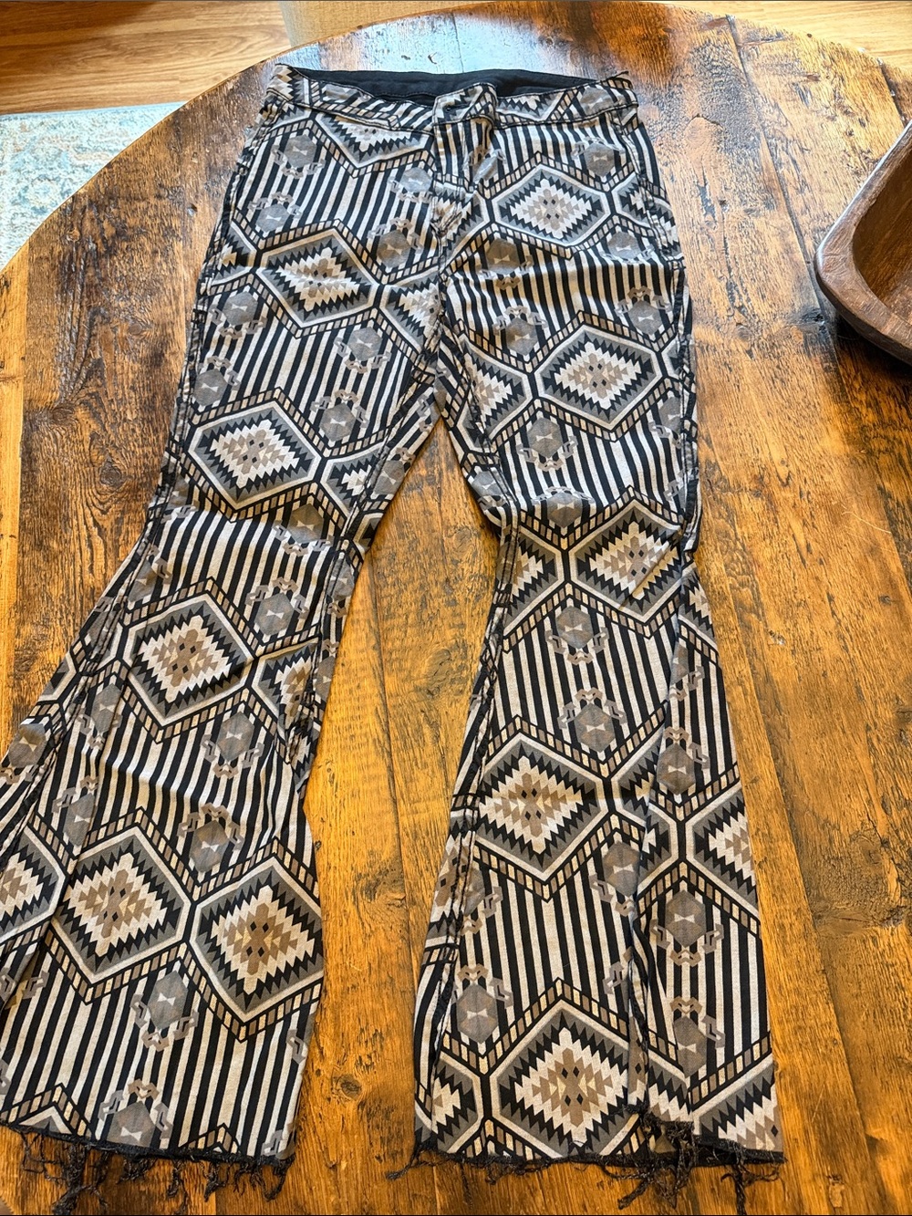 Women's Black & White Geometric Wide-Leg Pants with a reversible Black Jean